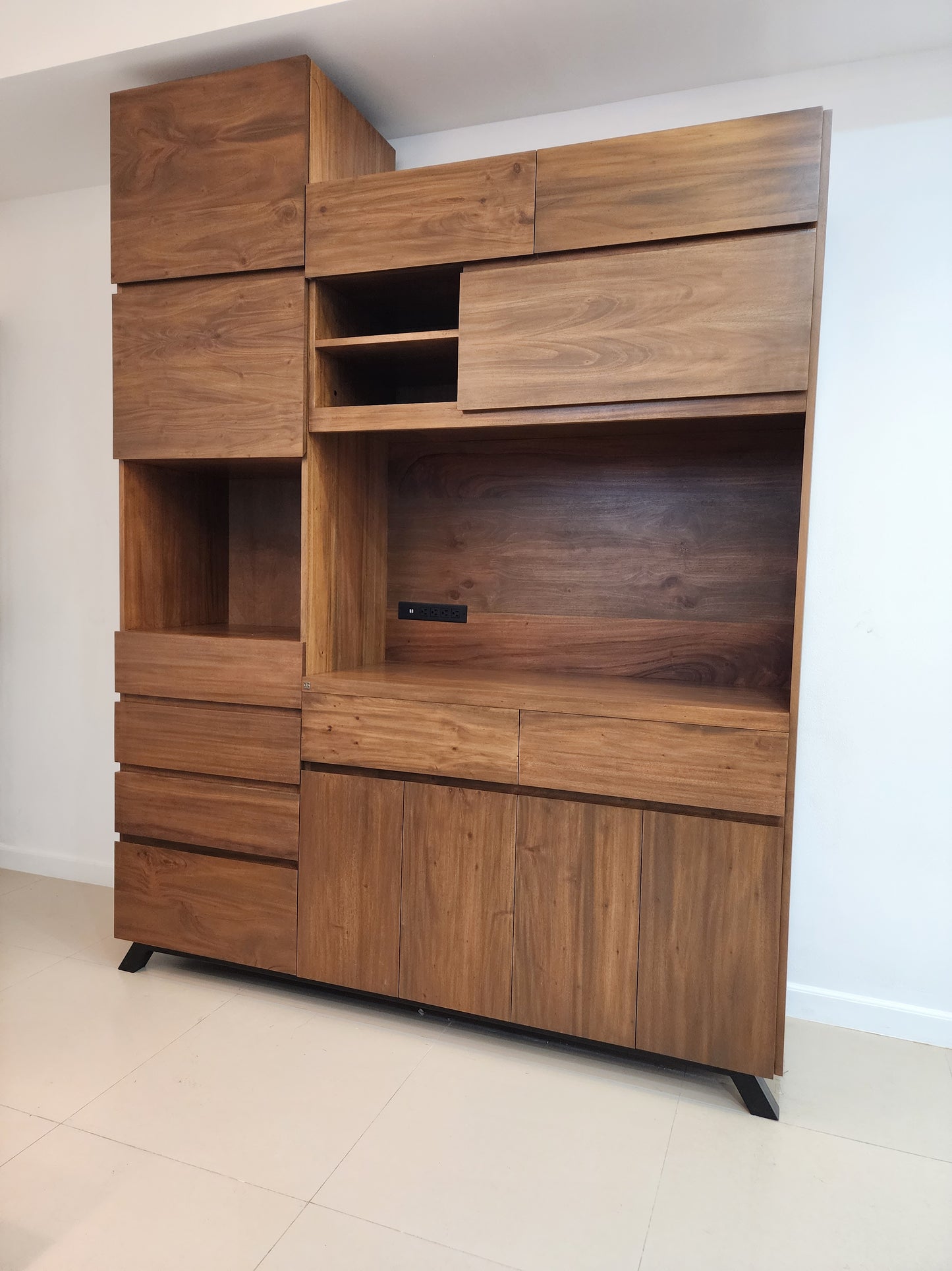 LUCIO BUTLER CABINET