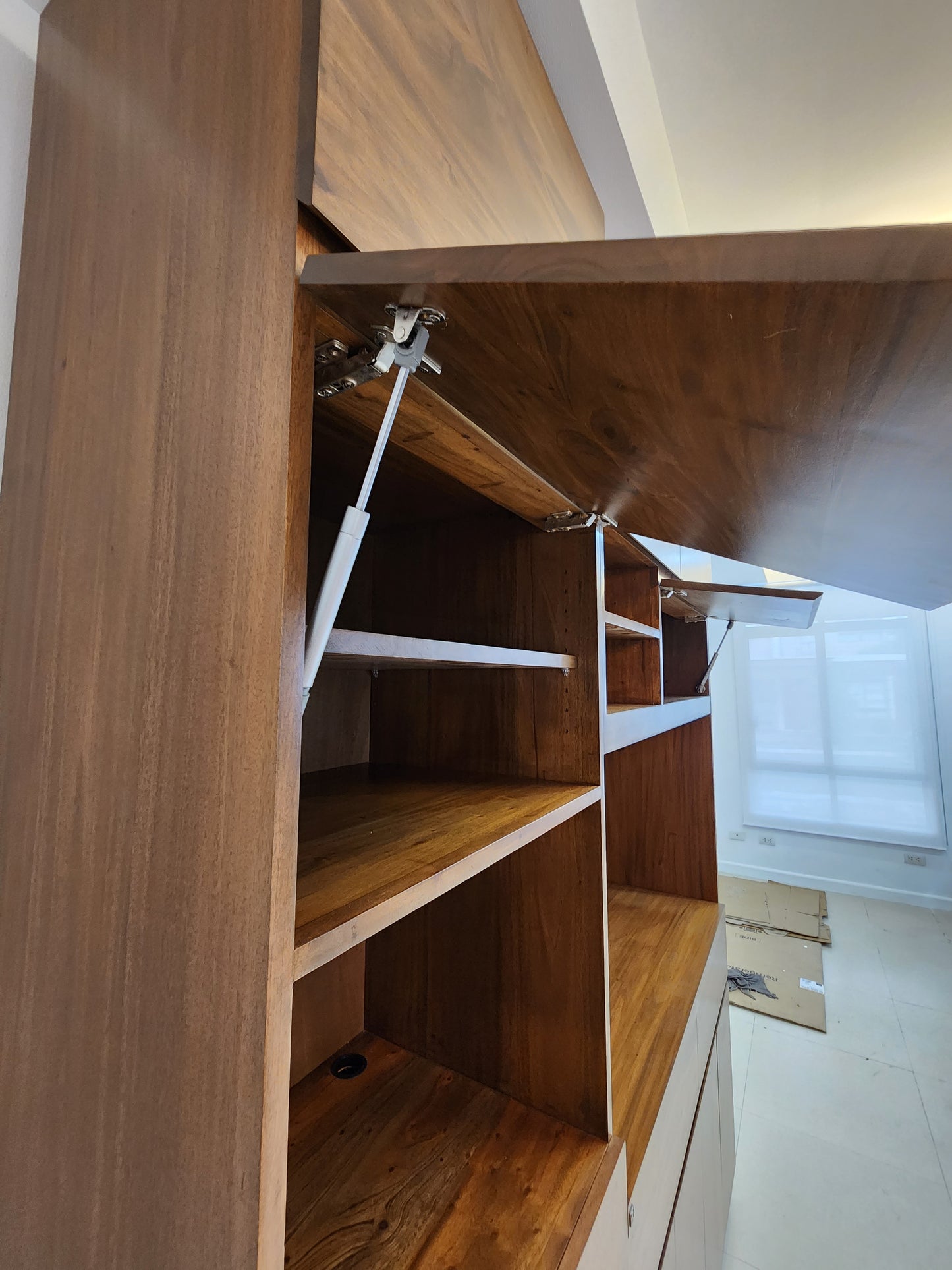 LUCIO BUTLER CABINET