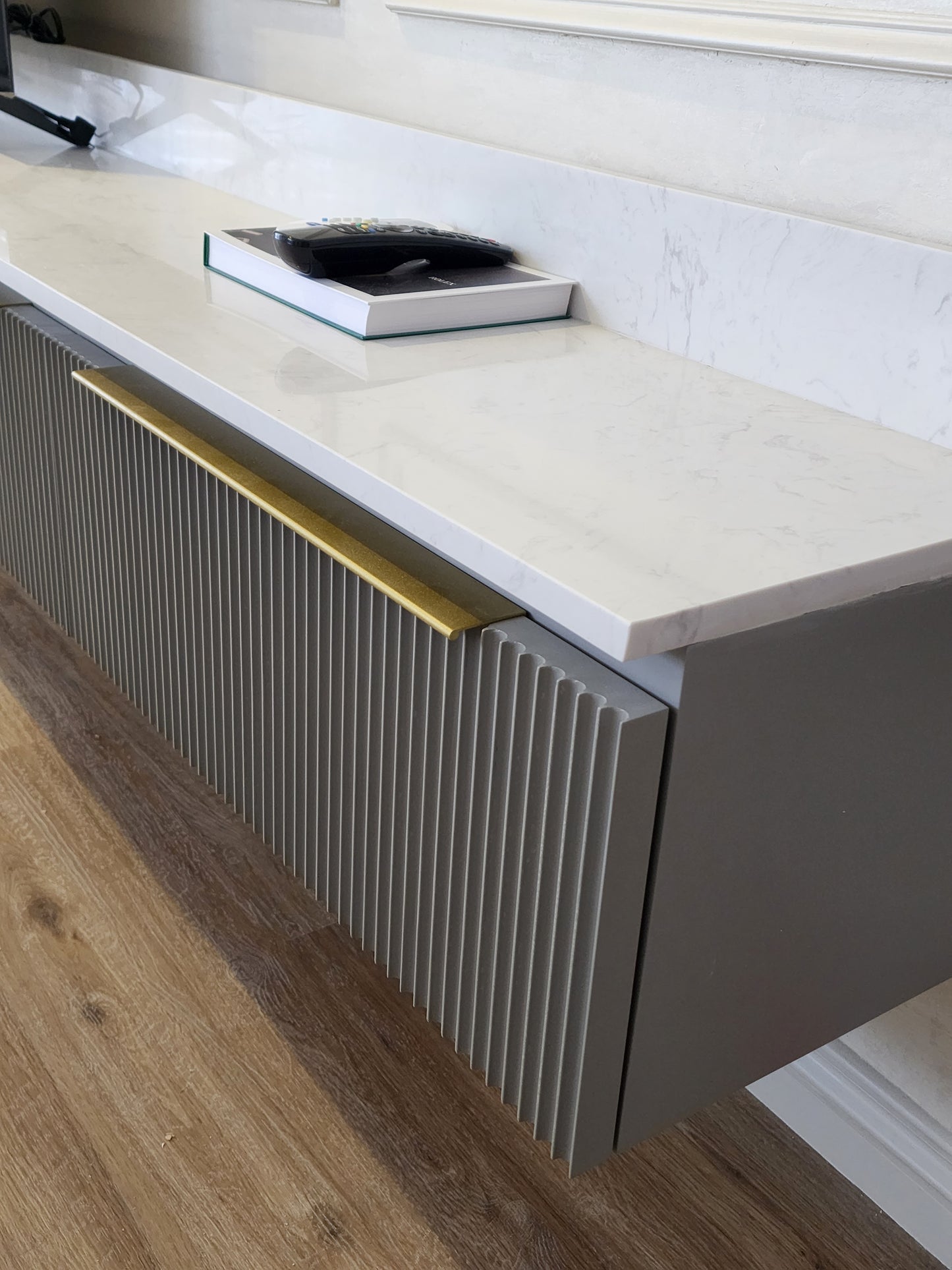 AMELIA HANGING CONSOLE