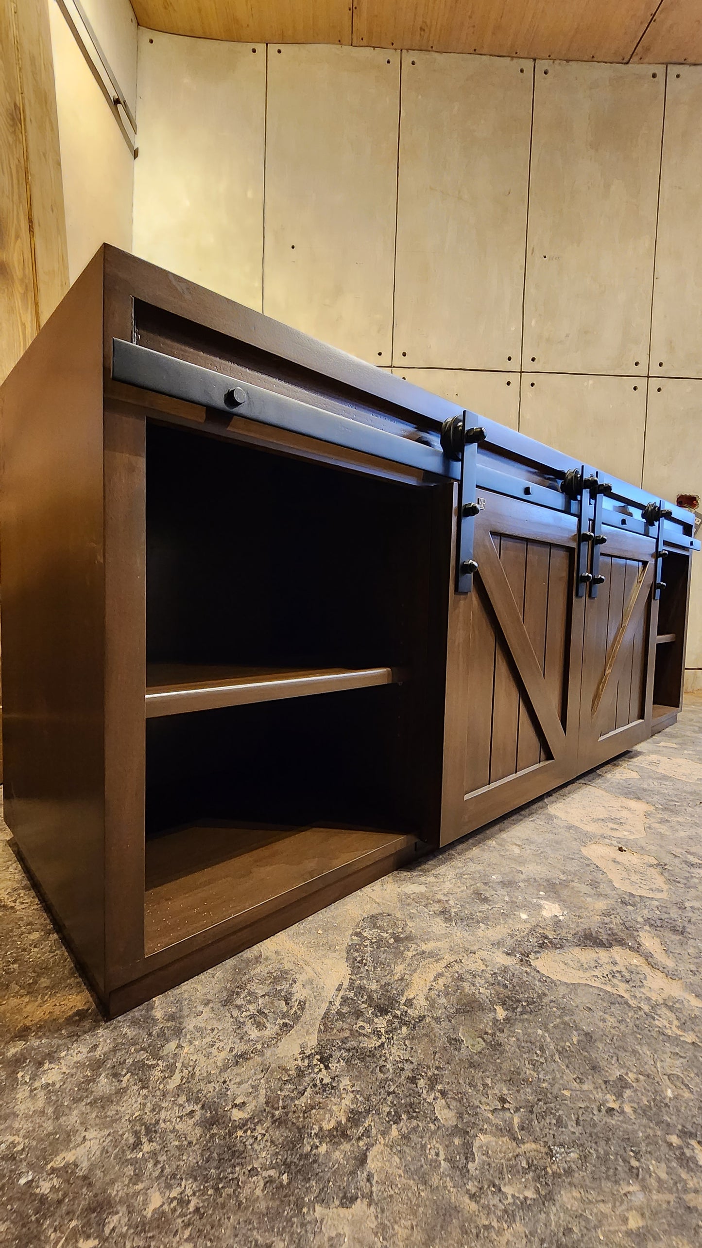 GUILSON INDUSTRIAL CONSOLE WITH BARN DOOR