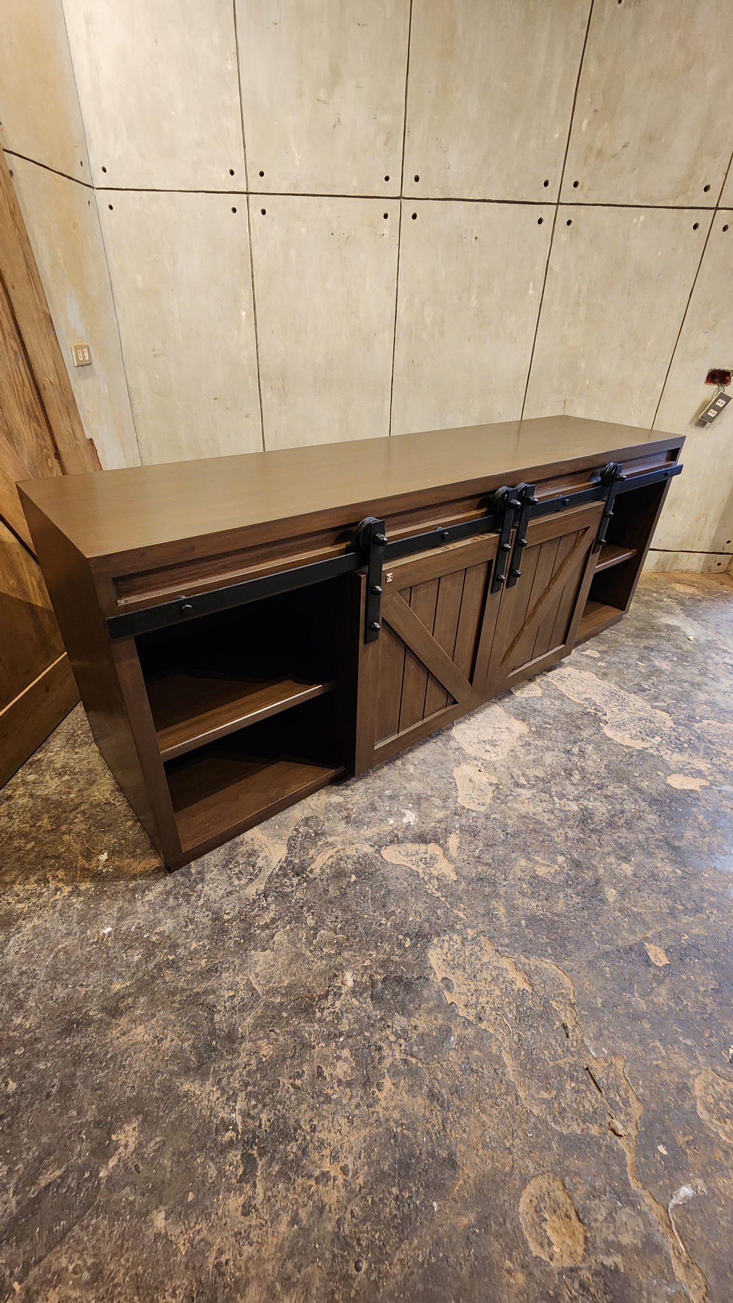 GUILSON INDUSTRIAL CONSOLE WITH BARN DOOR