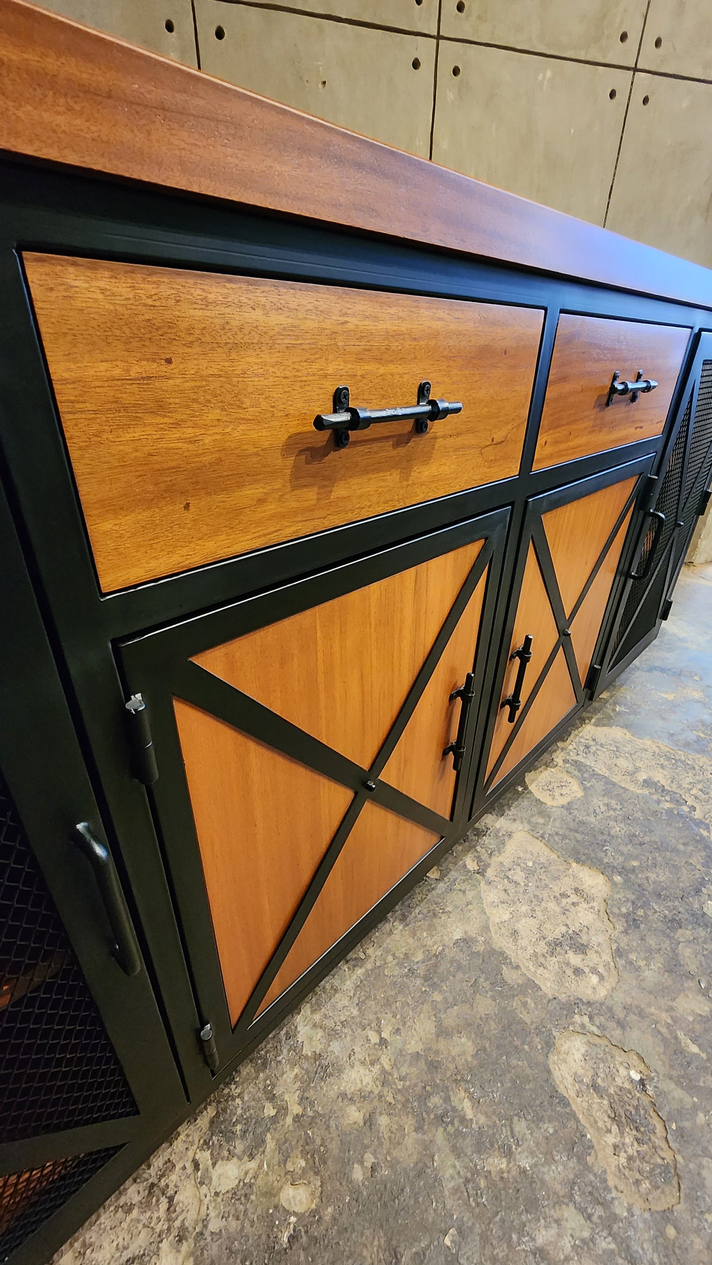 DANIEL INDUSTRIAL BUFFET TABLE