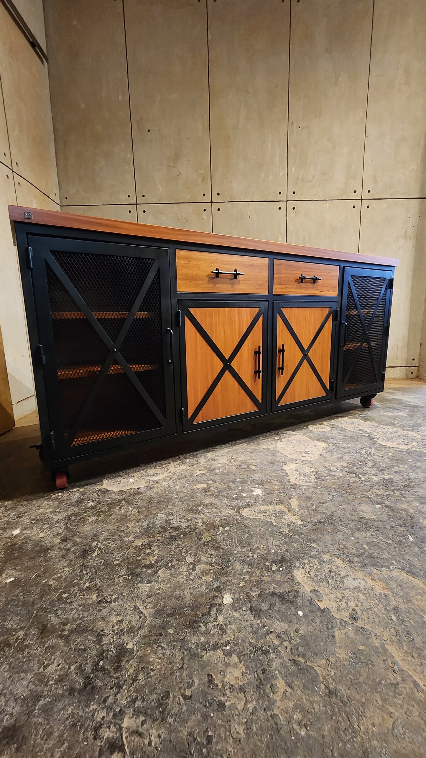 DANIEL INDUSTRIAL BUFFET TABLE