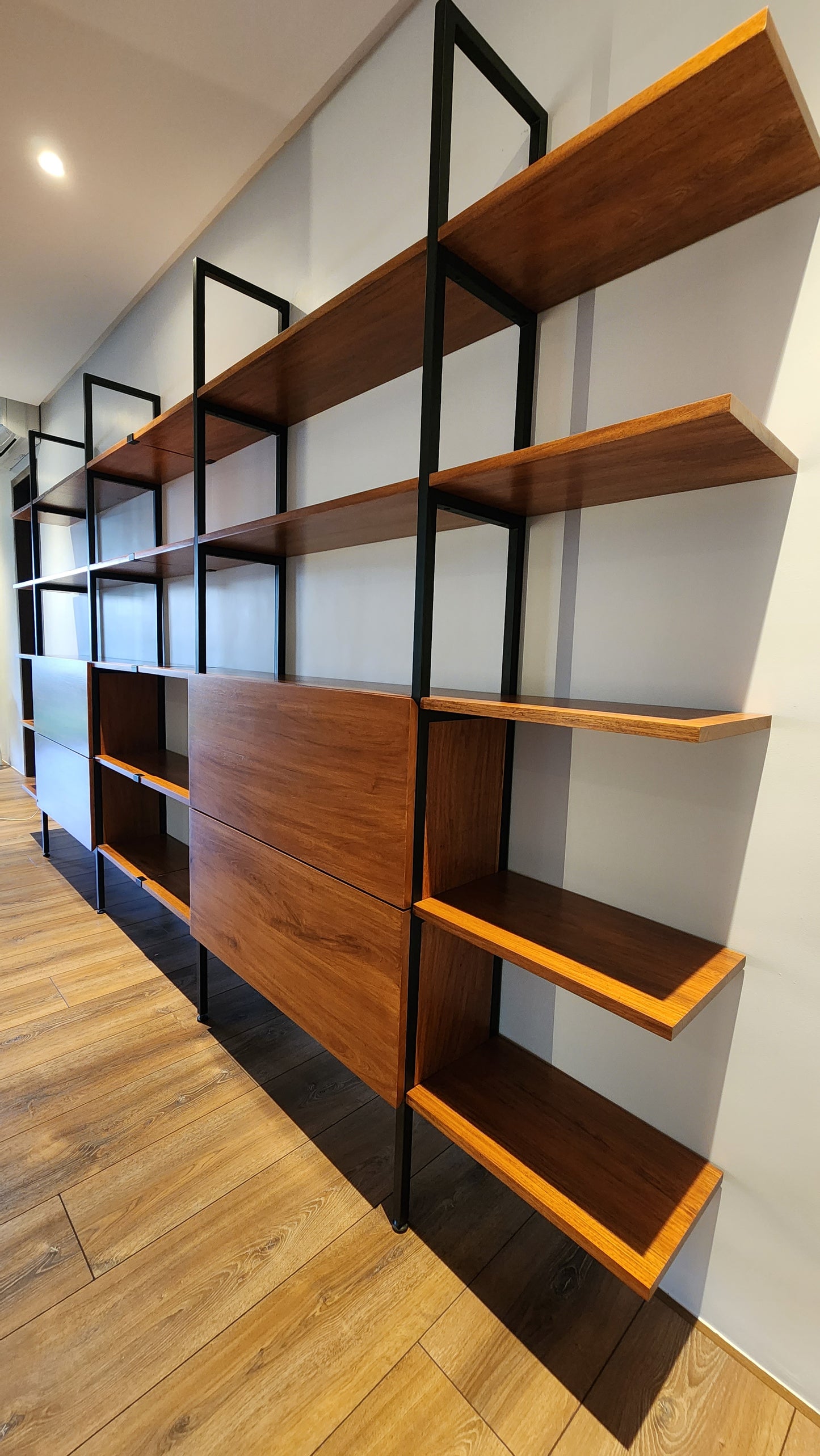 SAMONTE WALL SHELVING
