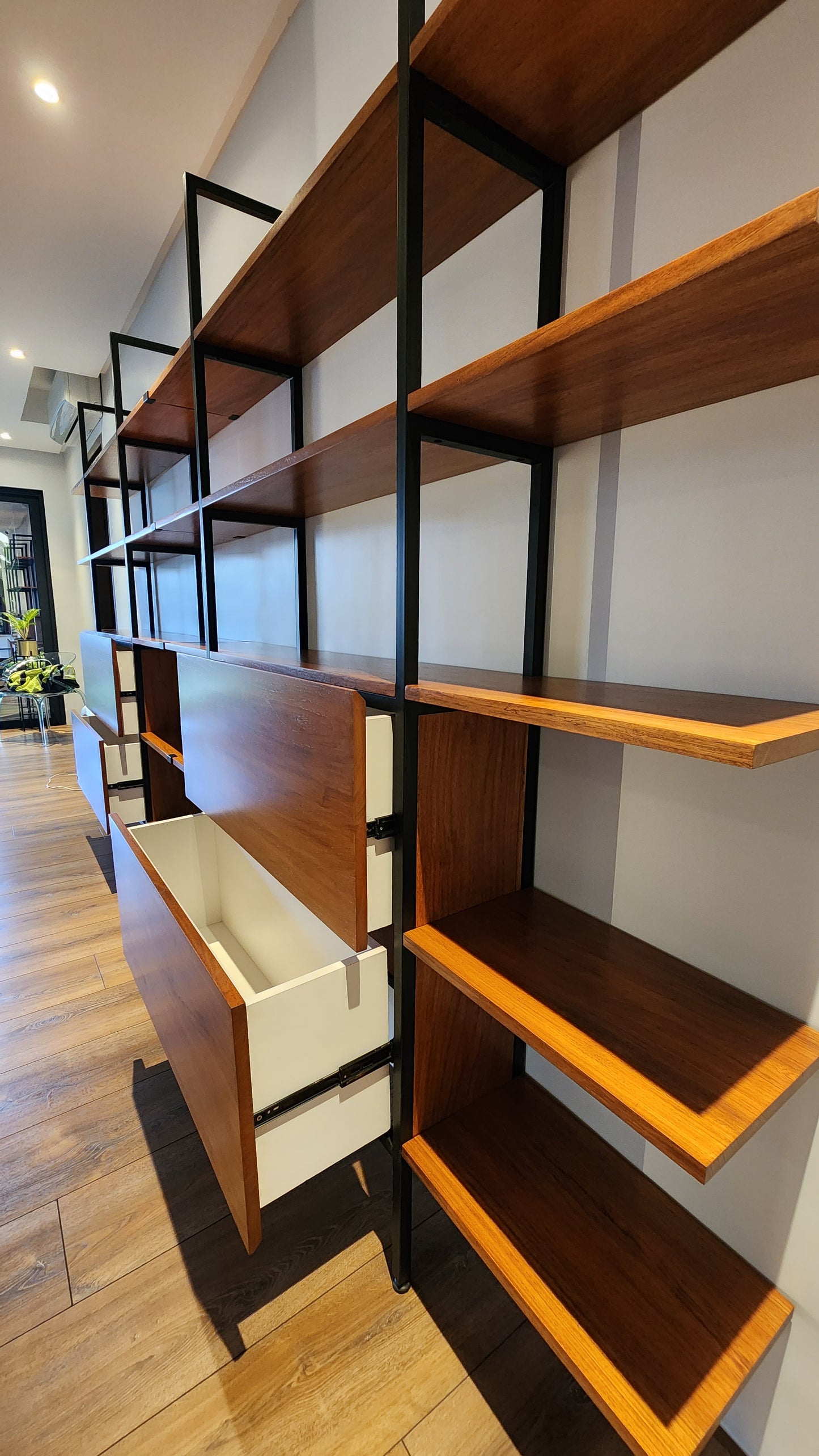 SAMONTE WALL SHELVING