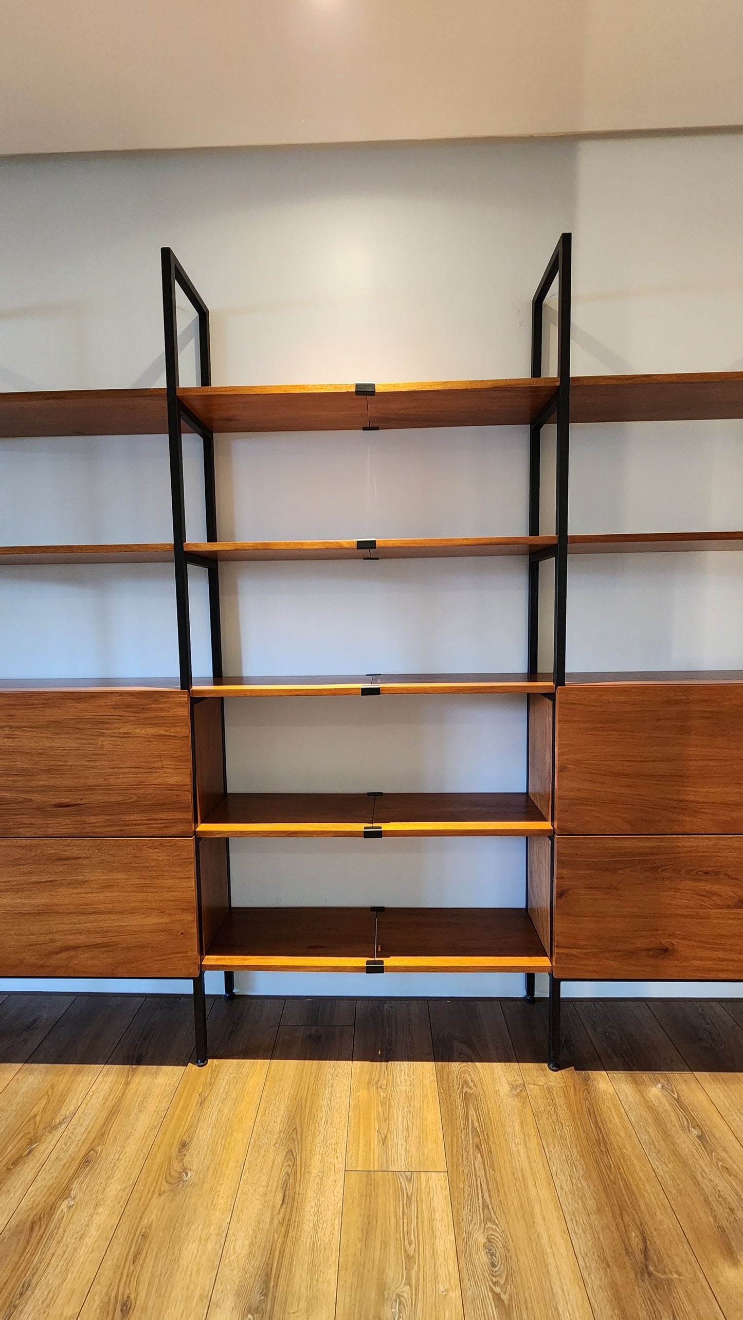 SAMONTE WALL SHELVING