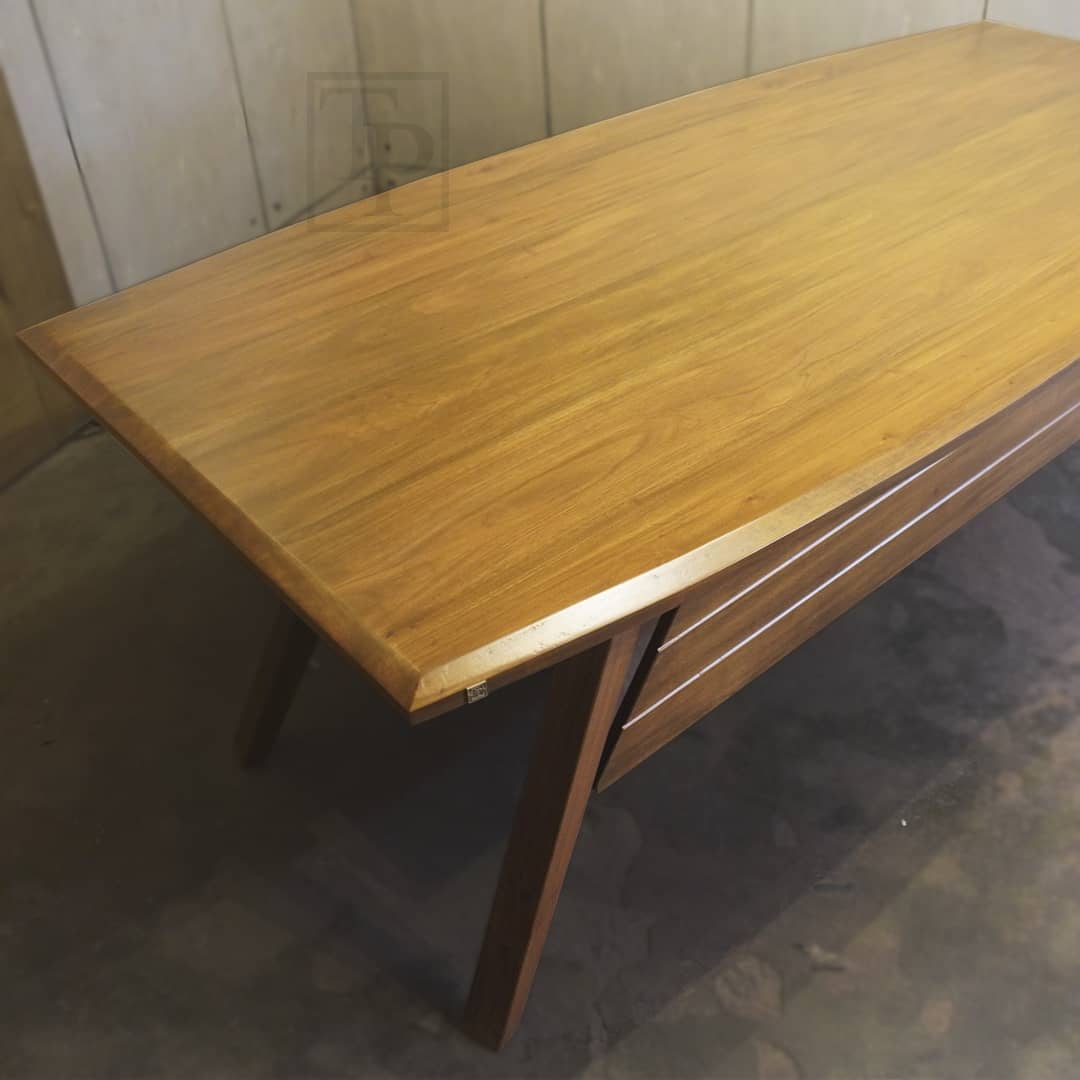 AMELIOS EXECUTIVE DESK