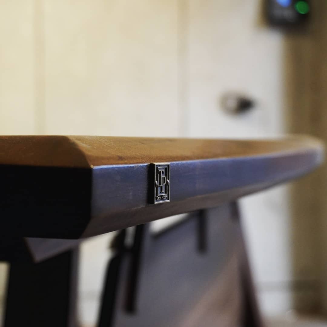AMELIOS EXECUTIVE DESK