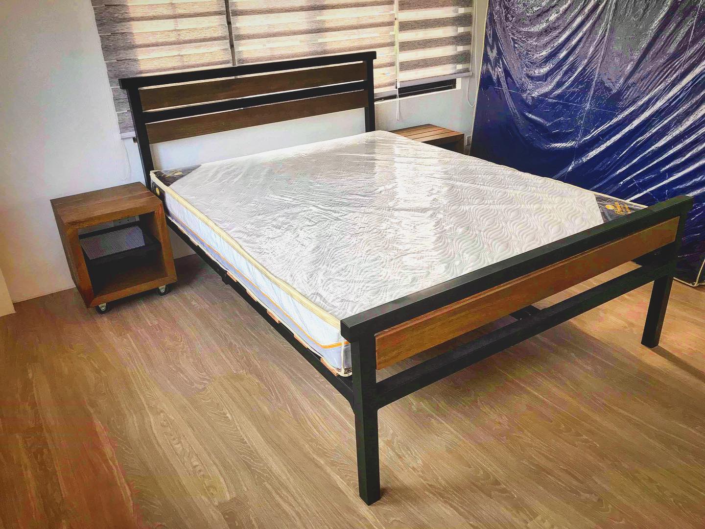 BUENAVENTURA TRES INDUSTRIAL BED FRAME