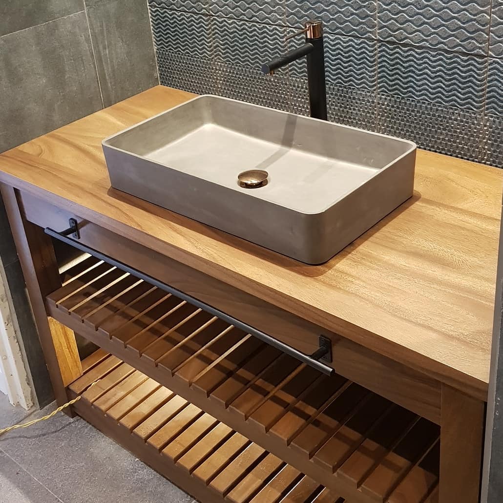 CAROLYN INDUSTRIAL LAVATORY WITH SHELVING