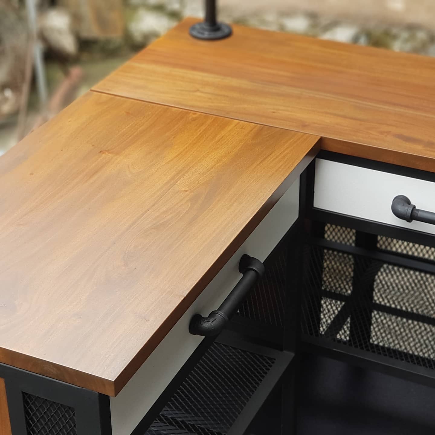 DONNA COFFEE BAR AND KITCHEN COUNTER
