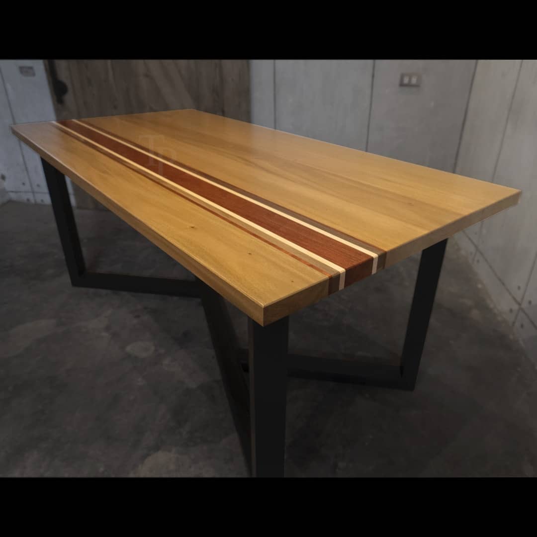 AMIRA 6-8 SEATER DINING TABLE