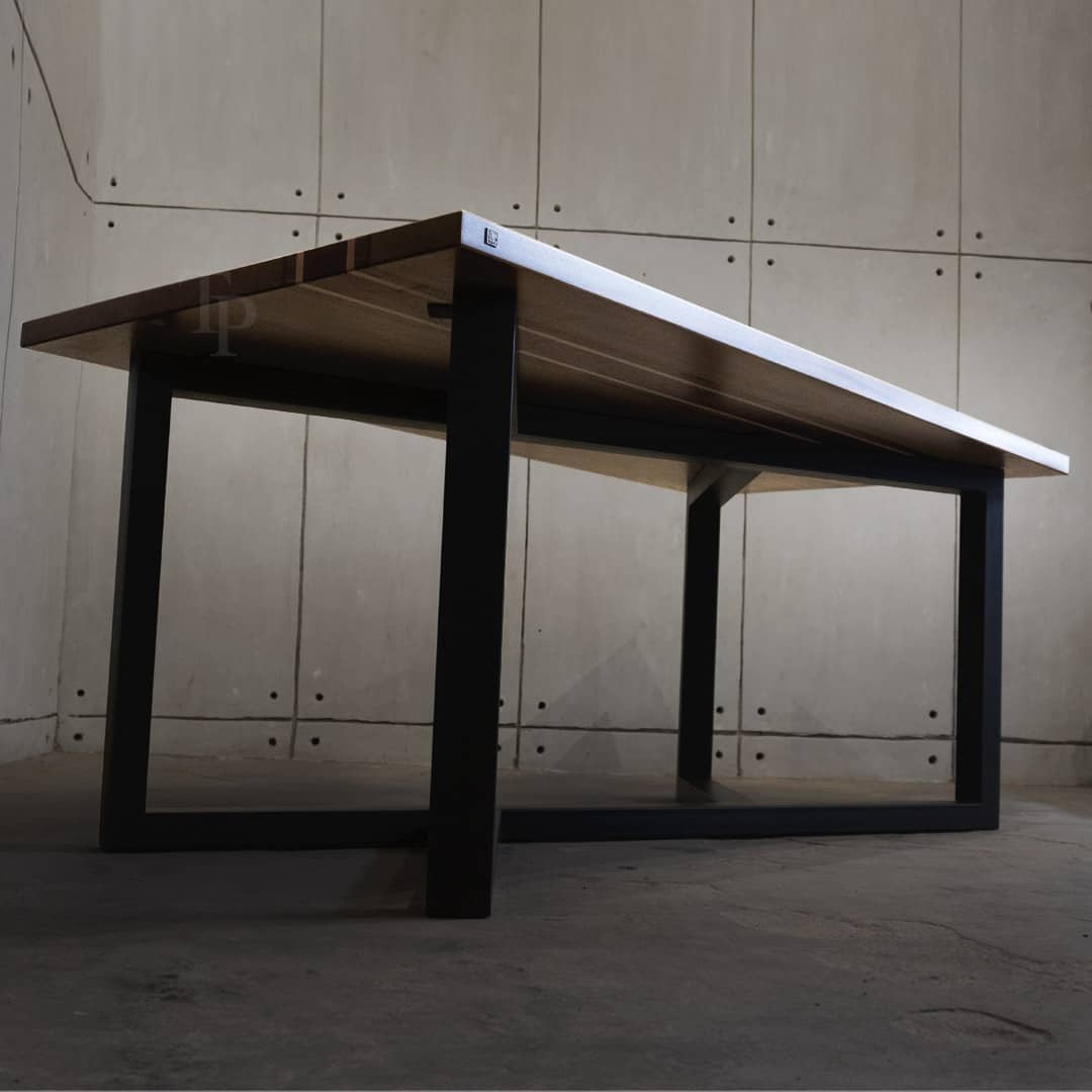 AMIRA 6-8 SEATER DINING TABLE