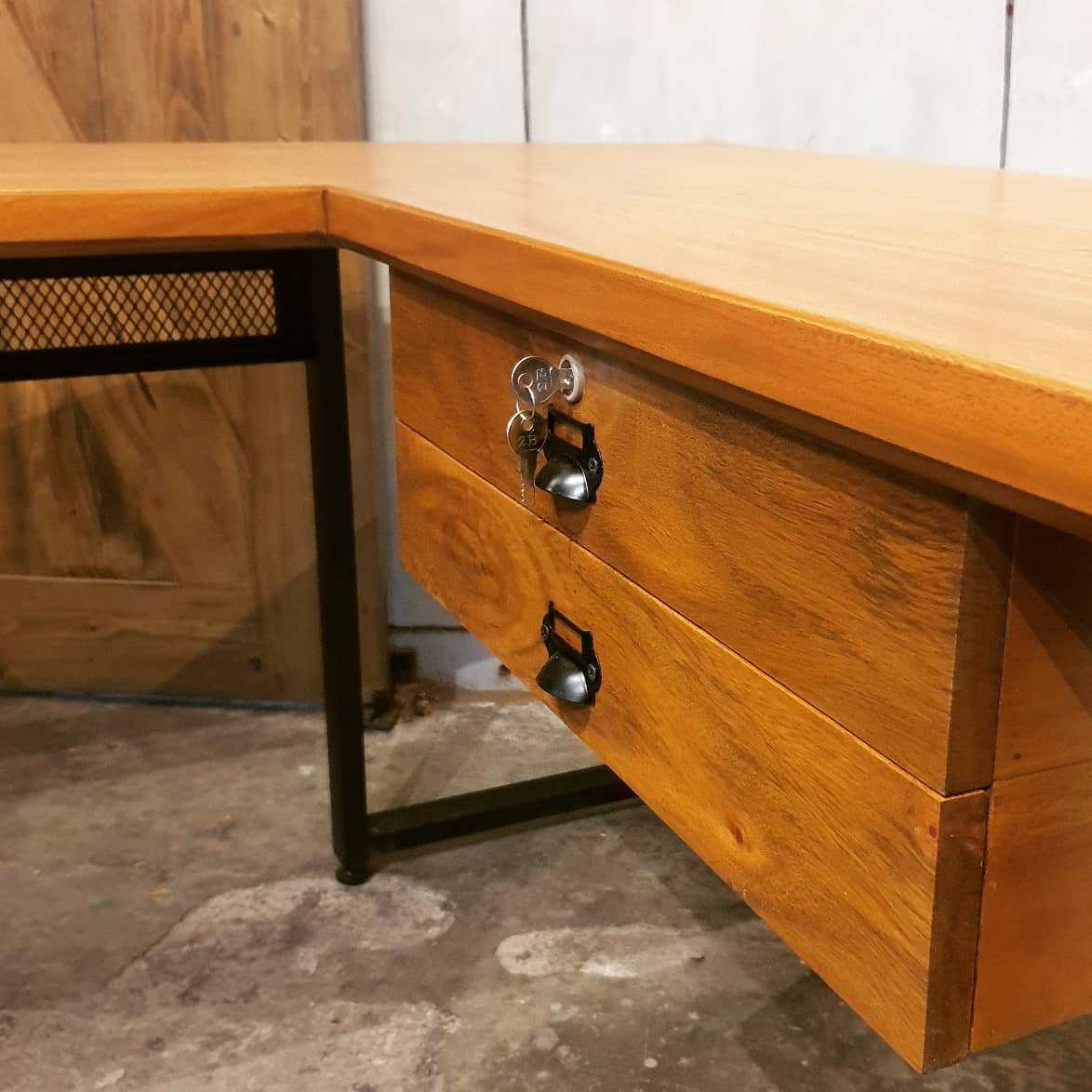 DALLAS L-SHAPED DESK