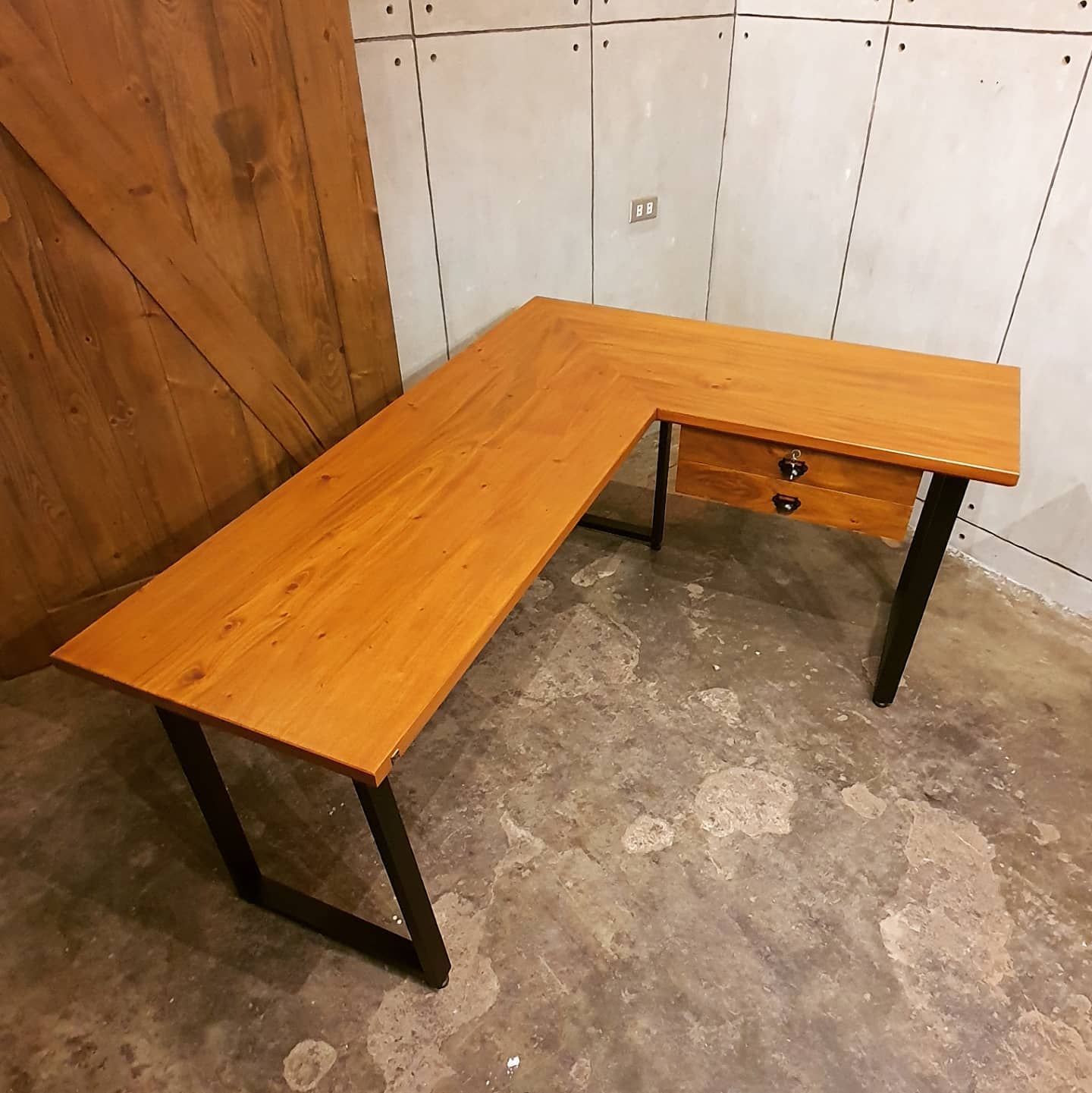 DALLAS L-SHAPED DESK