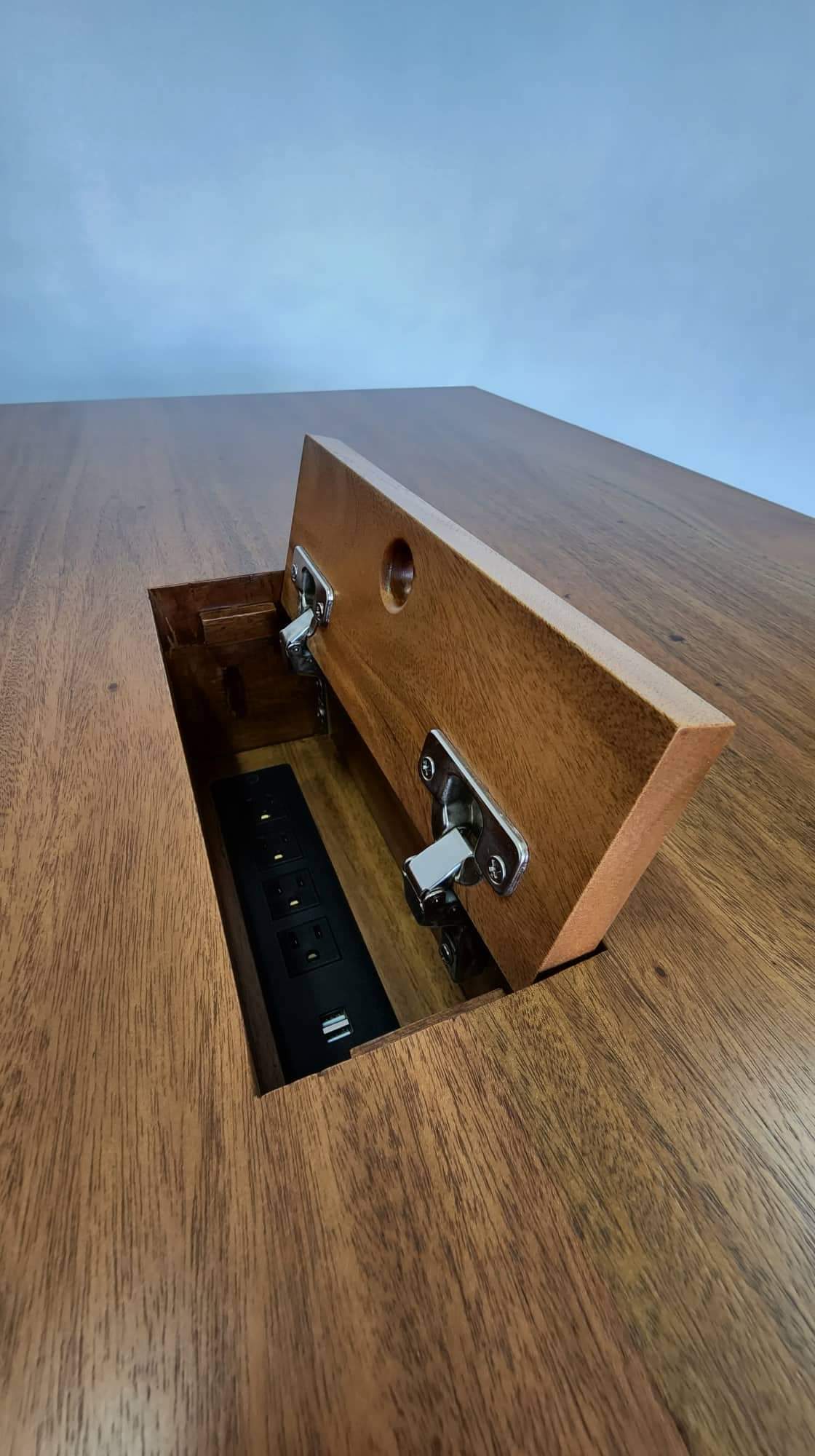 HABLAR CONFERENCE TABLE