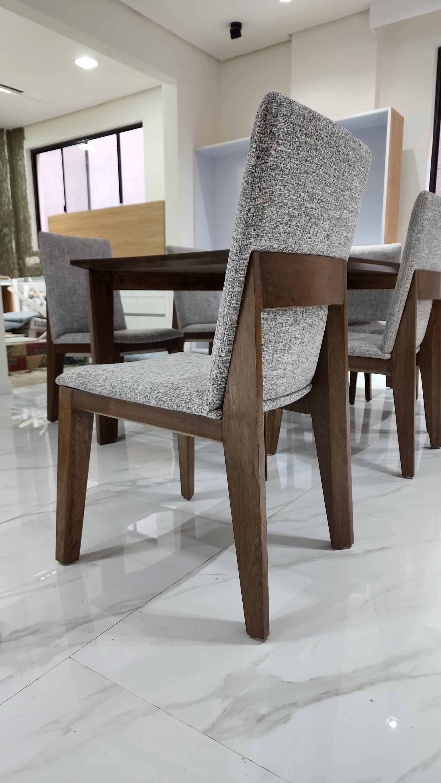 DEXTER DINING CHAIR