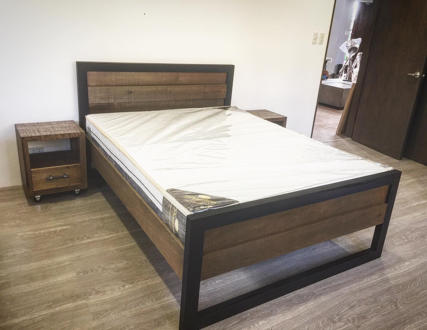 BUENAVENTURA DOS INDUSTRIAL BED FRAME